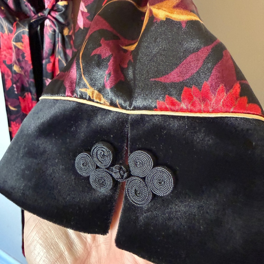 Jones New York Floral Satin Robe - Black and Red - Picture 4 of 7